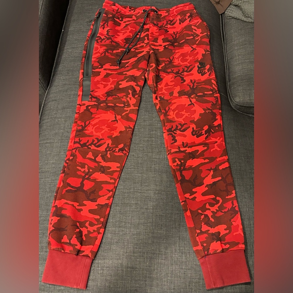 Nike Tech Fleece Red Camo Pants Size S